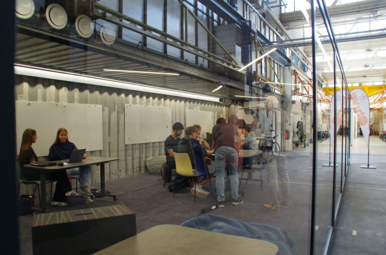 Neue Arbeitswelten im Container